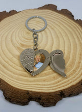 Cargar imagen en el visor de la galería, Llavero Angel Wings Photo Locket
