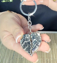 Cargar imagen en el visor de la galería, Llavero Angel Wings Photo Locket

