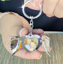 Cargar imagen en el visor de la galería, Llavero Angel Wings Photo Locket
